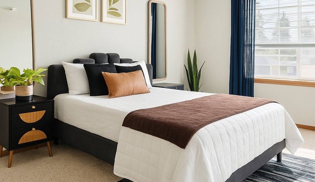 Cozy private room w/turo car rental option