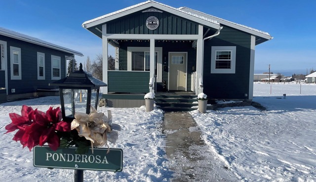 Cozy, private, skiers’ retreat. Centrally located. Long and short stays welcome.