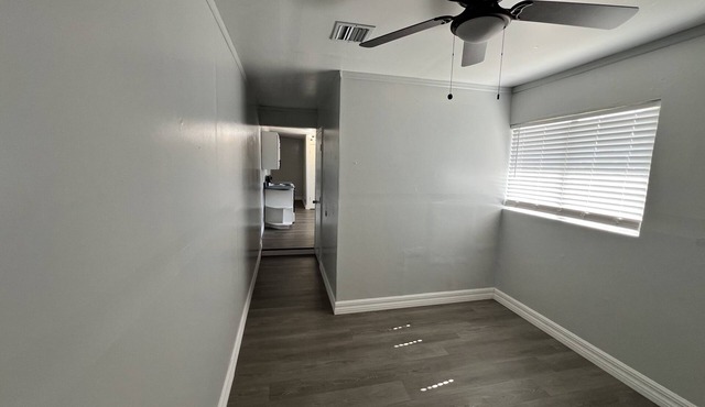 Cozy private space 1-bedroom house in serene Port Charlotte with AC