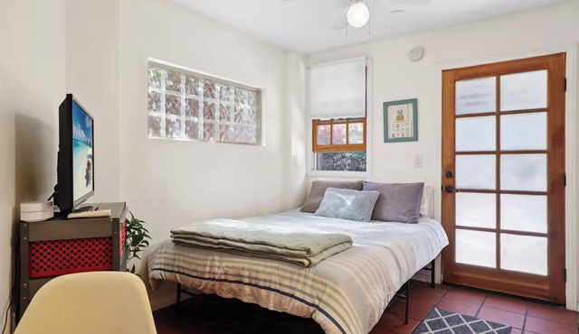 Cozy & Private Studio in Culver City w/Parking