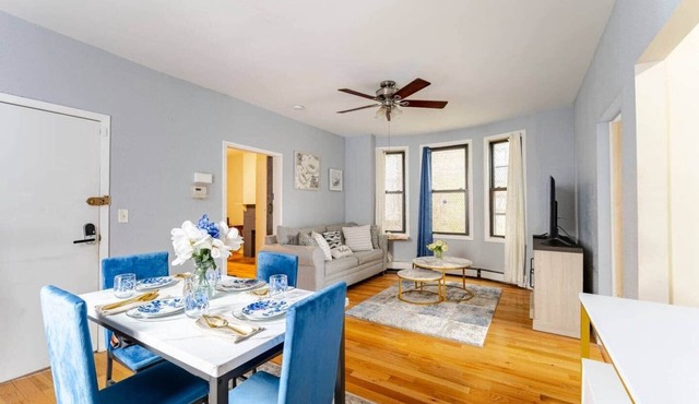 Cozy Private Suite w/Driveway Parking & Backyard