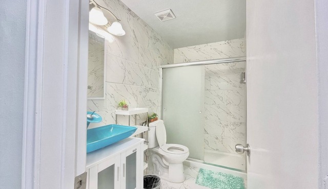 Cozy private suite with free parking