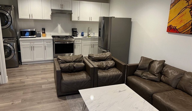 Cozy private unit for 2+ near Van Nuys airport, Universal studio & Hollywood
