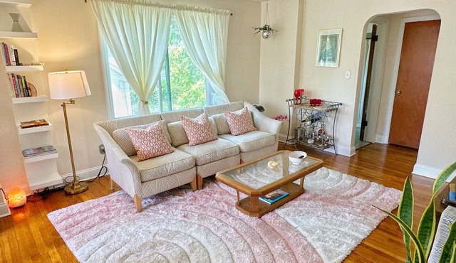 Cozy, Private-Entry Loft Located within Walking Distance to Everything!