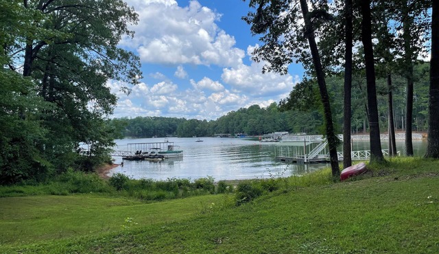 Cozy property on Lake Lanier