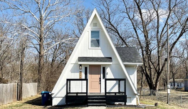 Cozy Quaint A-frame House + Parking Space + Coffee