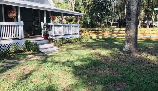 Cozy & Quaint! The Little Cottage for Big Hearts. A peaceful getaway in Florida!