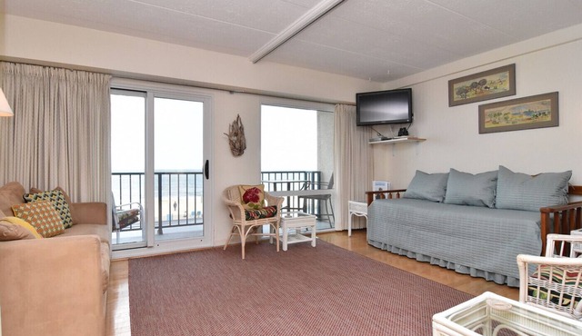 Cozy Quaint VINTAGE Studio