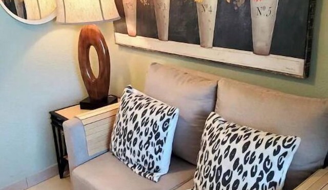 Cozy Quaint Ybor City Loft steps from 7th Ave.