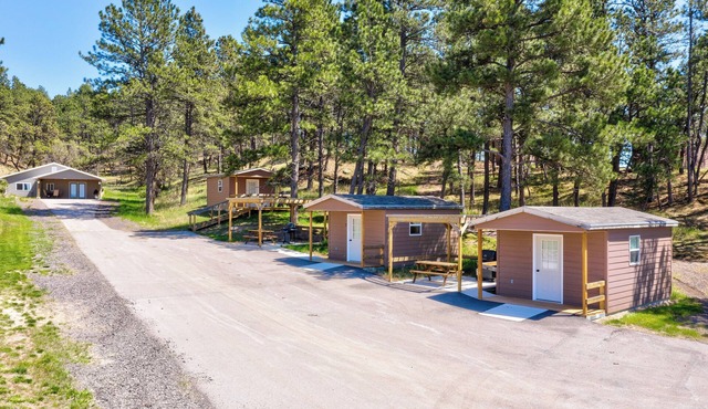 Cozy queen bed cabin with WiFi, fitness room in enchanting Aladdin