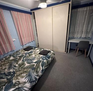 Cozy Queen Room in Peaceful House with Garden - KV3