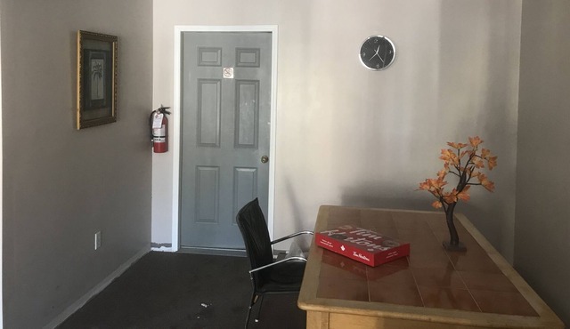 Cozy queen-sized bedrooms 3 minutes from beach