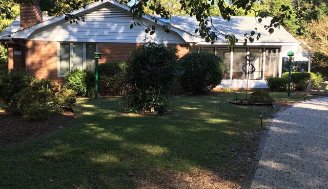 Cozy, Quiet, 1.8 Miles From Sunset Beach! WiFi, Cable, Pets OK!