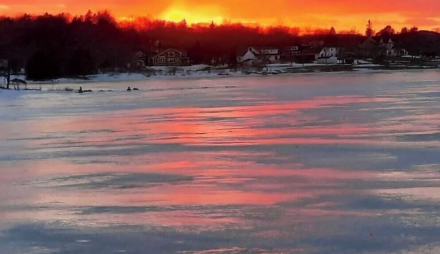 Cozy quiet 1-bedroom cabin in marvelous Oakfield with heat!