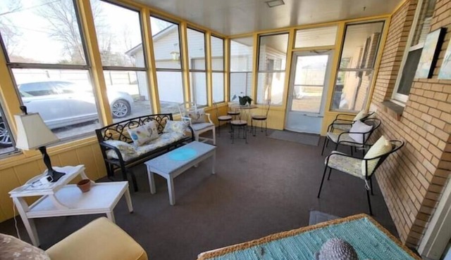 Cozy, quiet 3 bdrm home nearby local amenities