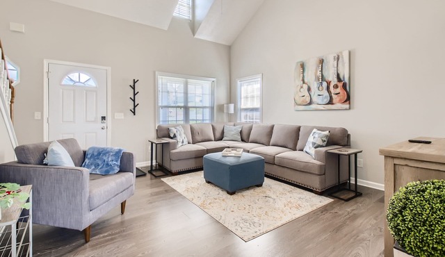 Cozy & Quiet 3BD Retreat Near Downtown Nashville!