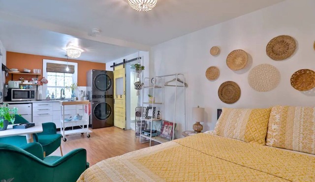 Cozy, quiet, and private guest house central to Abilene!