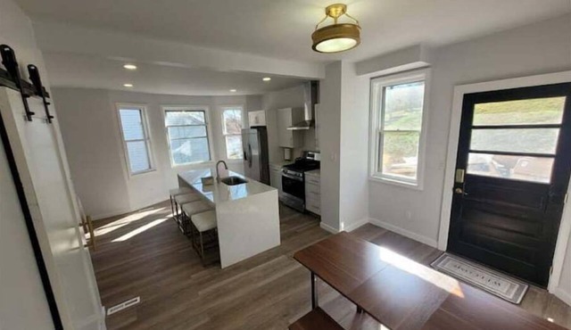 Cozy/Quiet but close to Downtown