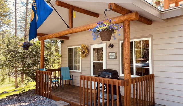 Cozy, quiet cabin East side of Flathead Lake and surrounded by cherry orchards!