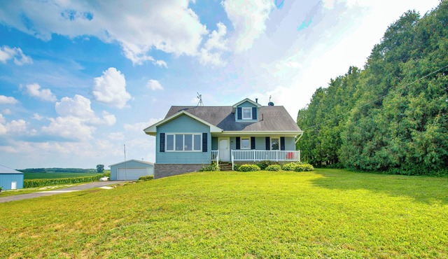 Cozy & Quiet Central City Farmhouse