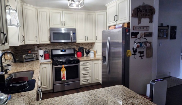 Cozy Quiet Close To All Saratoga