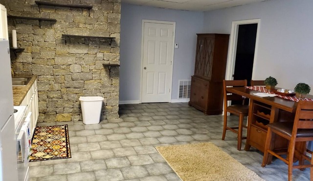 Cozy & Quiet cottage minutes from downtown Louisville