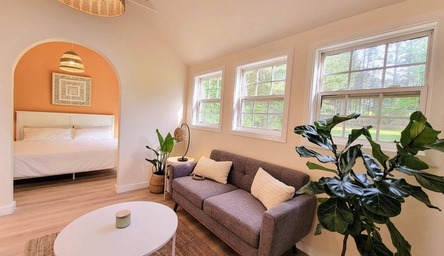 Cozy Quiet Guesthouse with Pool & Firepit