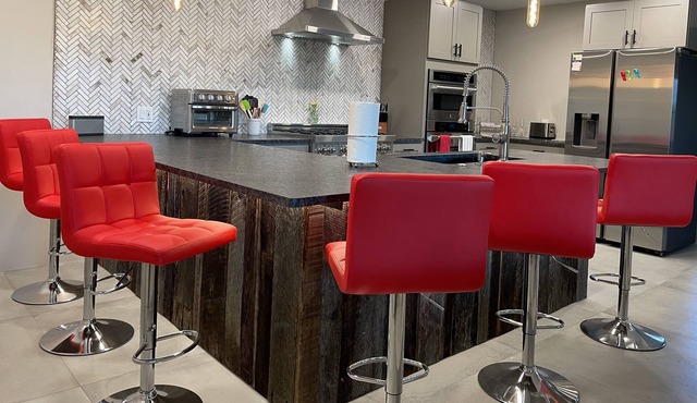 Cozy/Quiet Home- 10 Minute Walk to Beautiful Downtown Lynchburg