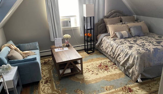 Cozy & Quiet Home in Portland, Maine 1Bedroom, Private Bathroom “No Kitchen”