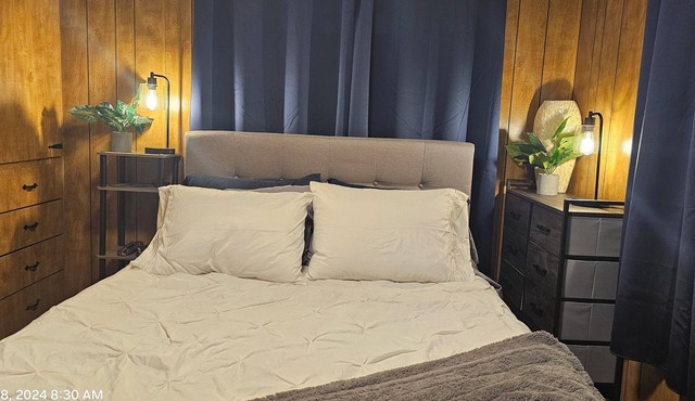 Cozy, quiet home on Davis Lake, a serene no wake lake.