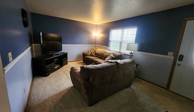 Cozy & Quiet Home with Memory Foam and Pet Friendly with Fenced Yard