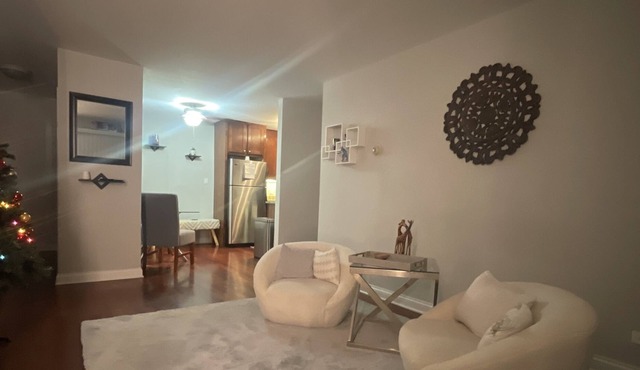 Cozy Quiet Loft In Heart Of Elmwood Park