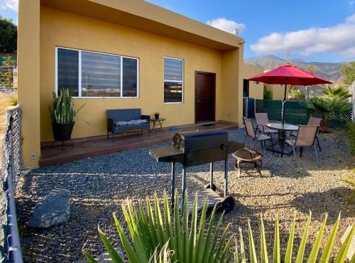 Cozy, Quiet & Pet friendly Gated Patio Studio