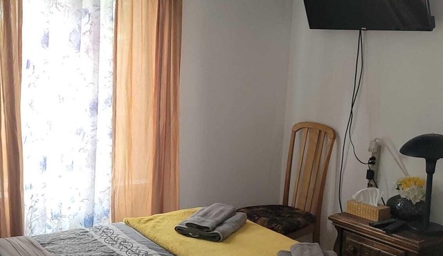 Cozy quiet place next to hwy smart tv+wifi+netflix