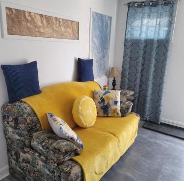 Cozy quiet place next to hwy smart tv+wifi+netflix