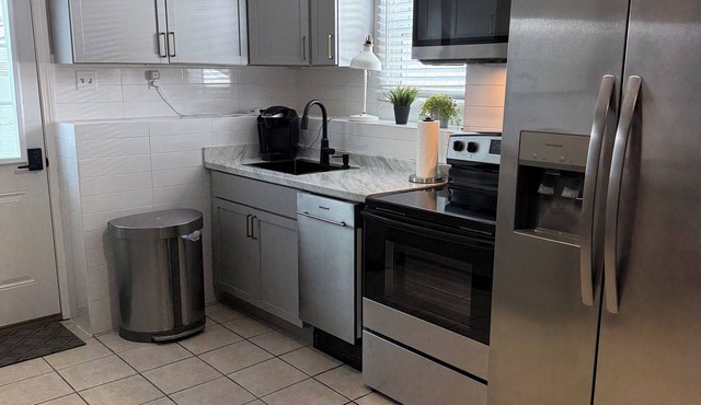 Cozy Quiet Retreat 1BR w/WiFi, Parking & Laundry