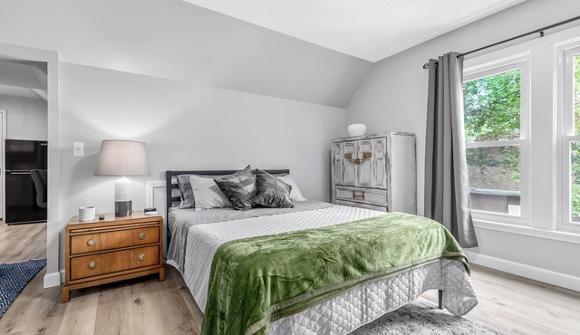 Cozy & Quiet Studio Flat in Historic Mount Clemens