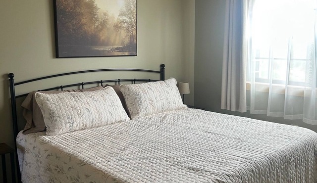 Cozy, quiet with a country setting 1-bedroom hotel style cabin, #11, in Verona