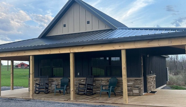 Cozy, quiet with a country setting 1-bedroom hotel style cabin, #21, in Verona