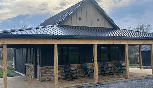 Cozy, quiet with a country setting 1-bedroom hotel style cabin, #12, in Verona