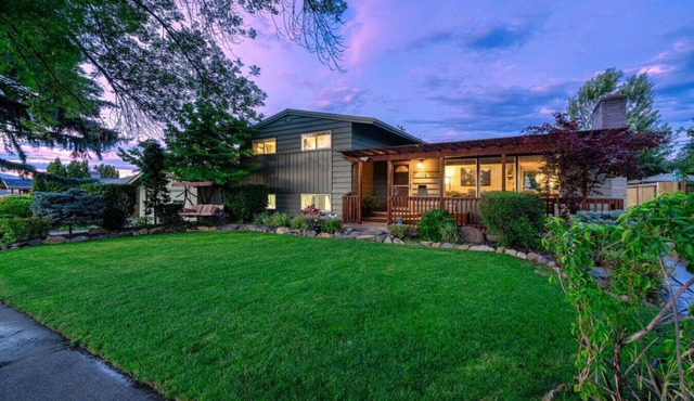 Cozy & Quiet with Saddlerock Views