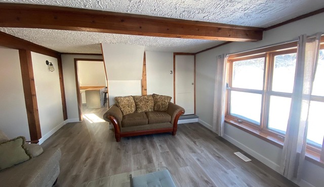 Cozy Quincy: Comfortable stay, near Hwy. 17.