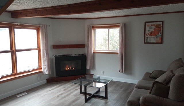 Cozy Quincy: Comfortable stay near Hwy. 17.