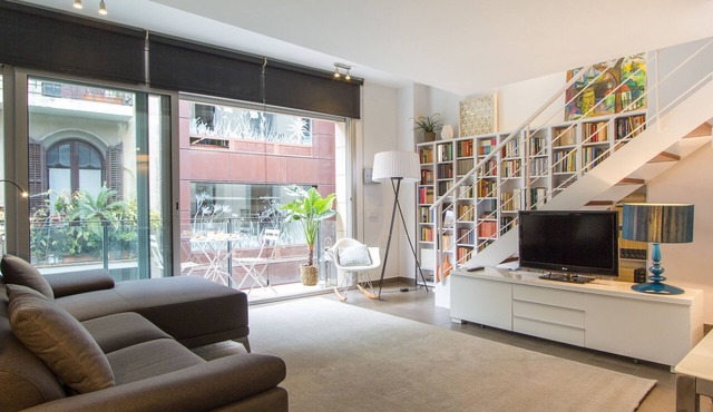 Cozy quite penthouse next to paseo de gracia