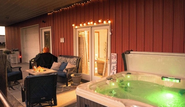 👉 Cozy Ranch Apartment with 2 Beds, Hot Tub, Cows & Horses