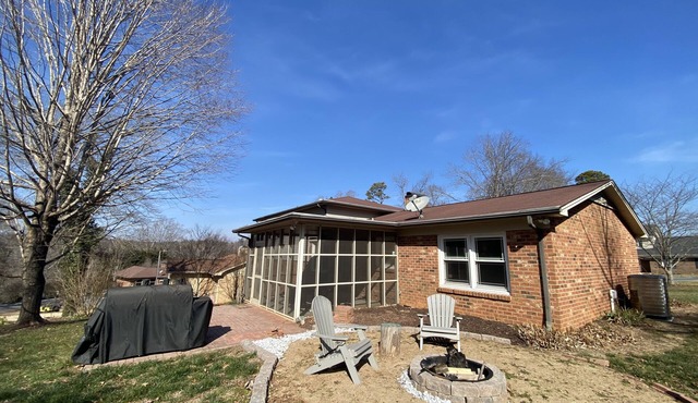 Cozy Ranch by Lake Hickory w/Patio & great Fire Pit