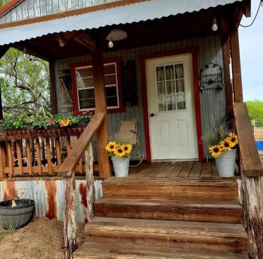 Cozy Ranch Cabin