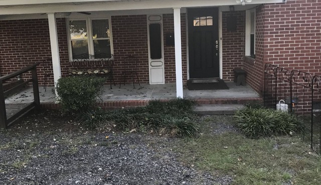 Cozy ranch close to everything