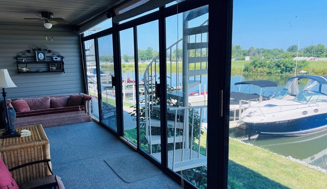 Cozy ranch condo on the shores of Lake Erie!