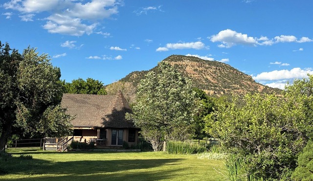 Cozy Ranch Guest House - Mountain Views & Creekside Paradise